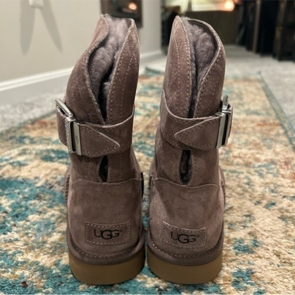 ✨NEW UGG Uggs REMORA CRYSTALS BUCKLE Suede Boots Stormy Grey Taupe 9 - Picture 5 of 10
